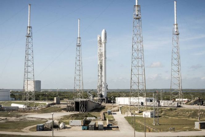 SpaceX berhasil wujudkan impian daratkan roket kembali ke Bumi