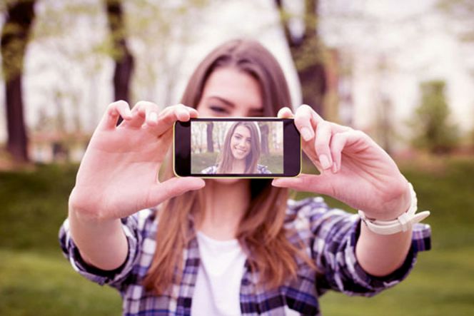 Siri menolak ketika diajak selfie