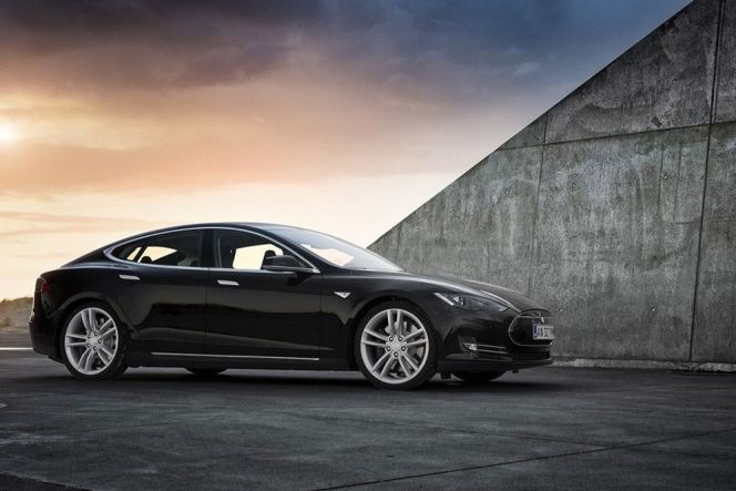 Tesla sedang mencari perusahaan penghasil baterai Lithium