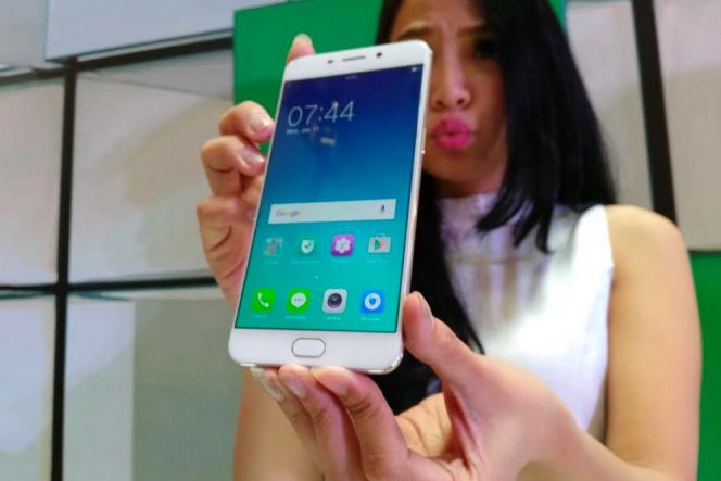 Resmi dirilis, Oppo F1 Plus manjakan penggila selfie