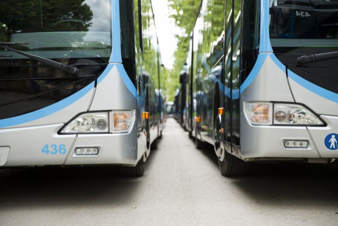 Ditunggu calon pengunjung, bus shuttle IESE tak kunjung tiba