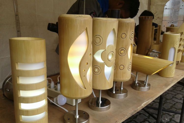 Bandung Merdeka com Uniknya lampu  hias  bambu kreasi  