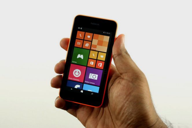 Beli feature phone, Anda bisa dapat smartphone Microsoft gratis!