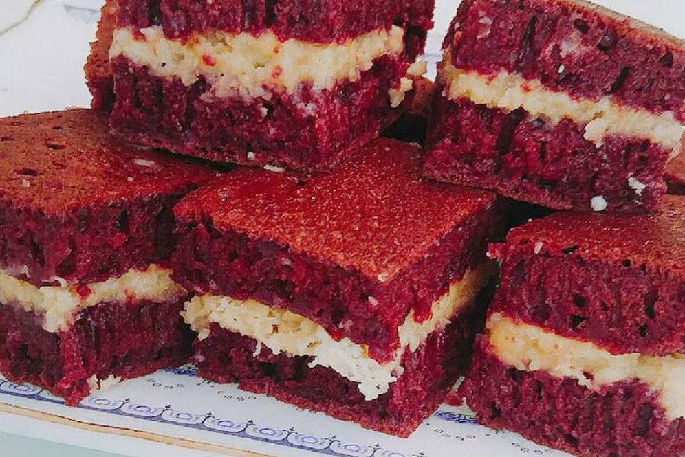 Coba Yuk Resep Rumahan Martabak Red Velvet Isi Keju 