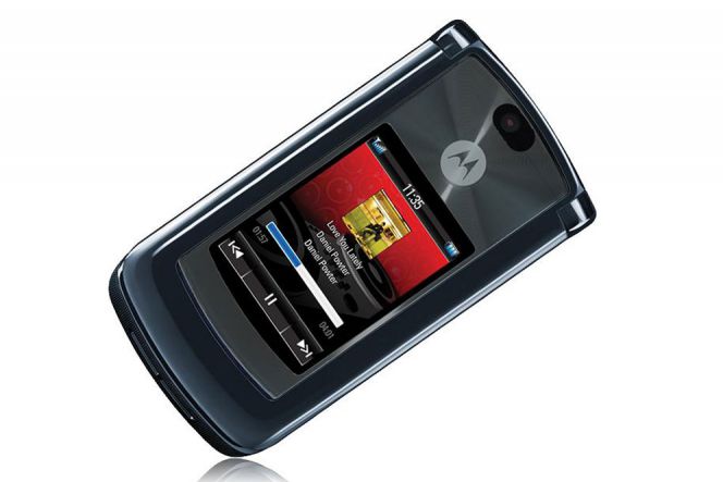 Persiapan rilis ponsel baru, Motorola malah unggah video Razr flip
