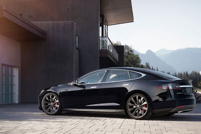 Ini yang dilakukan Tesla untuk memperbaiki kesalahan saat self parking