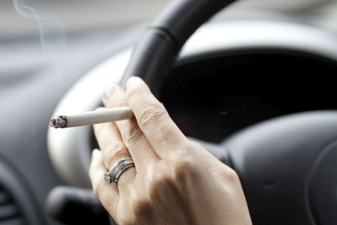 Cara Menghilangkan Bau Rokok Membandel di Kabin Mobil Cara Menghilangkan Bau Rokok Membandel di Kabin Mobil