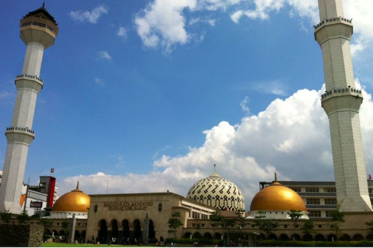 Bandung - Merdeka.com  Masjid Agung Bandung siapkan 2 