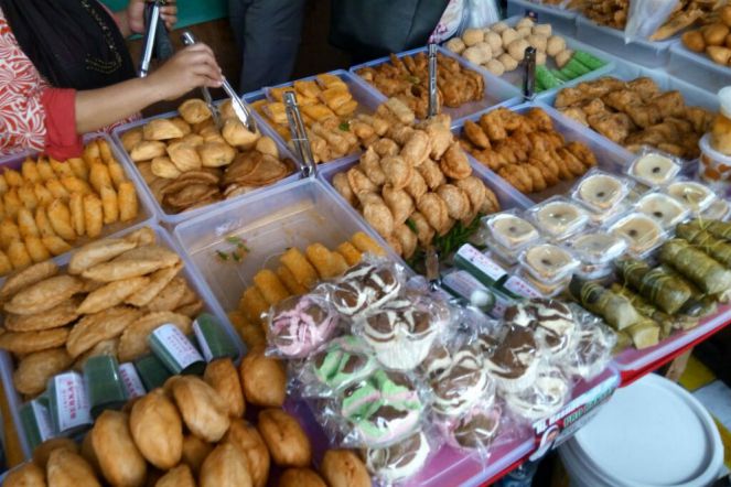Jualan Takjil di Pasar Benhil, Ibu Ini Raup Omzet Rp1 