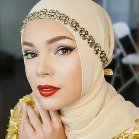 Gambar Koleksi Foto Cantik Dewi Sandra Instagram Baca Al Quran Gambar ...