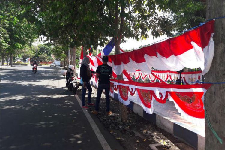 Banyuwangi - Merdeka.com  Sambut HUT RI ke-71, penjaja 