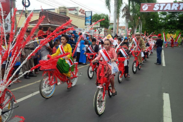 Banyuwangi Merdeka com Diawali Pawai Sepeda  Hias  