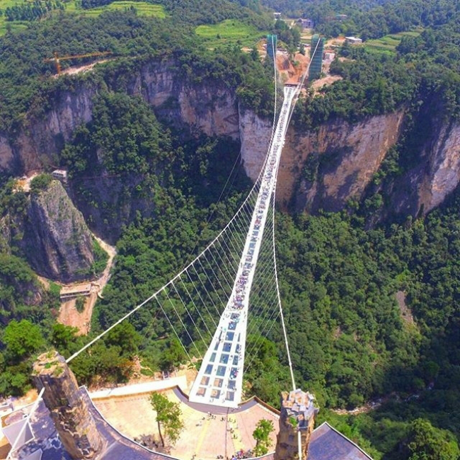 Baru Buka Jembatan Kaca  Terpanjang dan Tertinggi di Dunia 