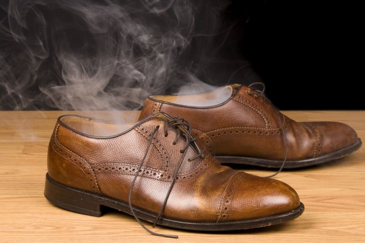 Image result for 4 Cara selamatkan sepatu dari bau apak di musim hujan
