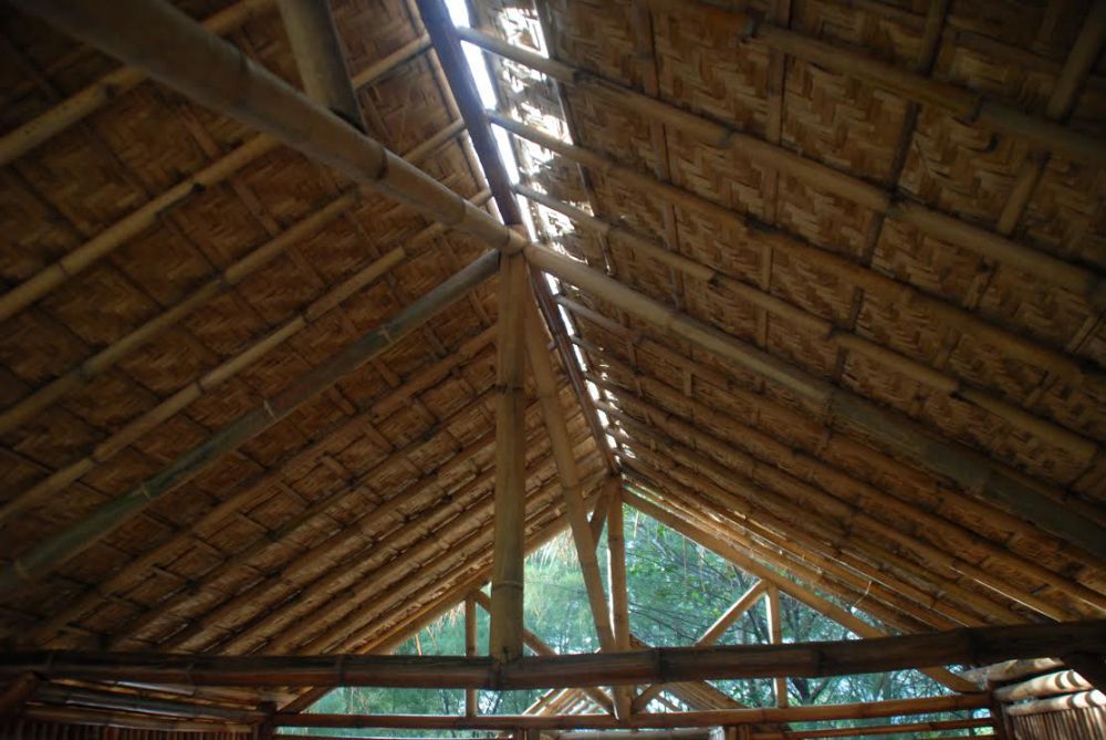 Banyuwangi - Merdeka.com  Rasuki seniman instalasi bambu 