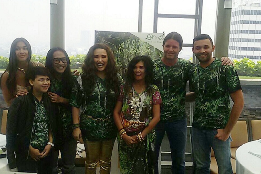 Otonomi  Desainer Indonesia Donasikan Lahan Sawit Seluas 2.500 Ha