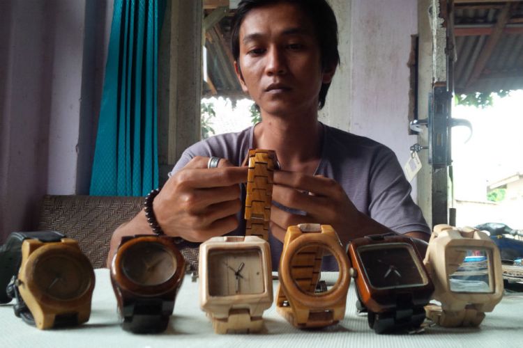Banyuwangi Merdeka com Kreatif jam  tangan  berbahan 