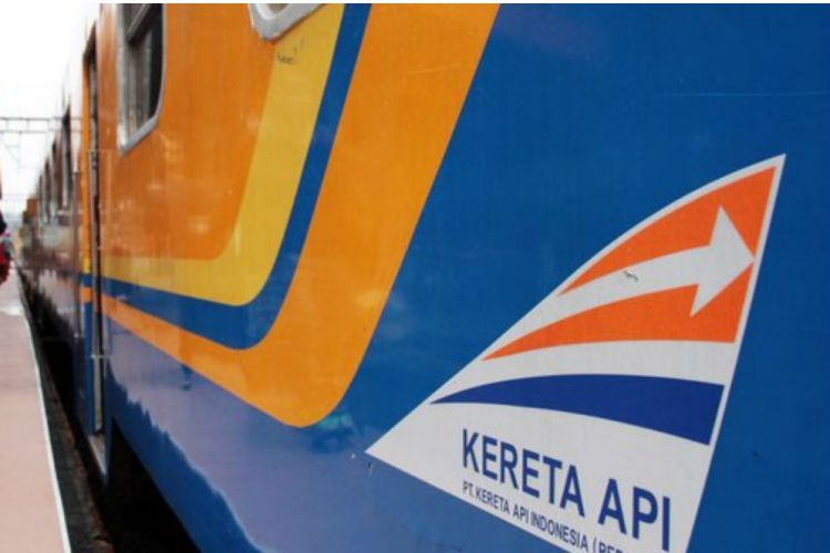 Bandung - Merdeka.com  Libur panjang, kereta api diserbu 