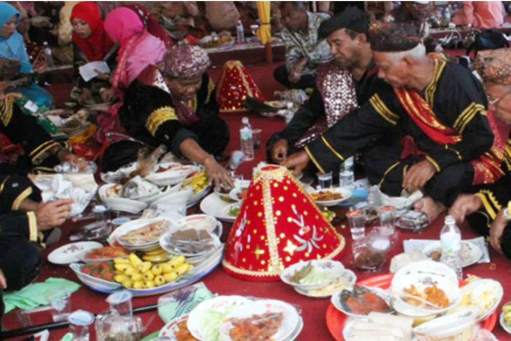 ... | Serunya Makan Bajamba, Tradisi Santap Sama-sama di Bukittinggi