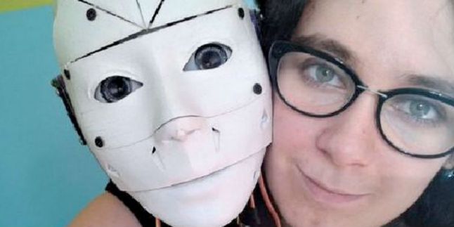 Awal Tahun Baru, Wanita Cantik Ini Ingin Menikahi Robot
