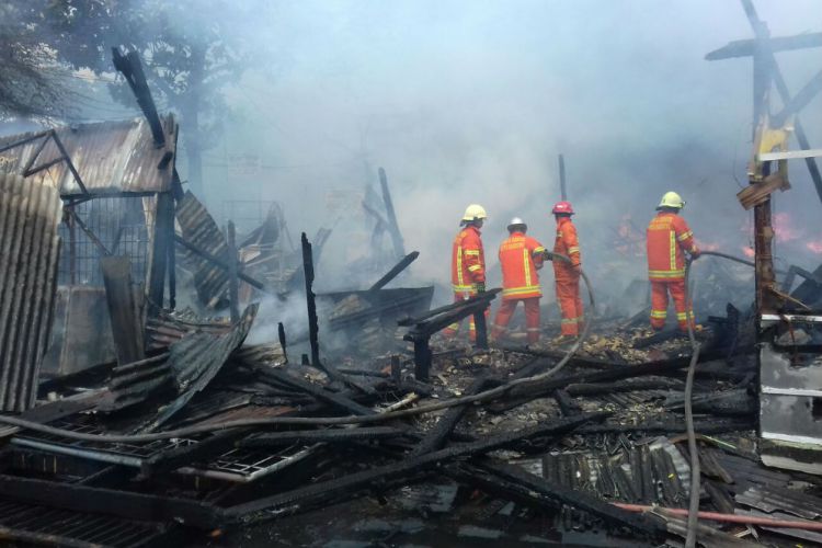  Bandung  Merdeka com Kebakaran toko  rotan  merembet ke 