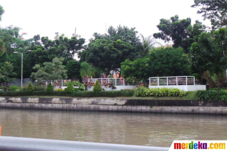 Merdeka Mesiotda Enam Taman Di Bantaran Sungai Kalimas Ini