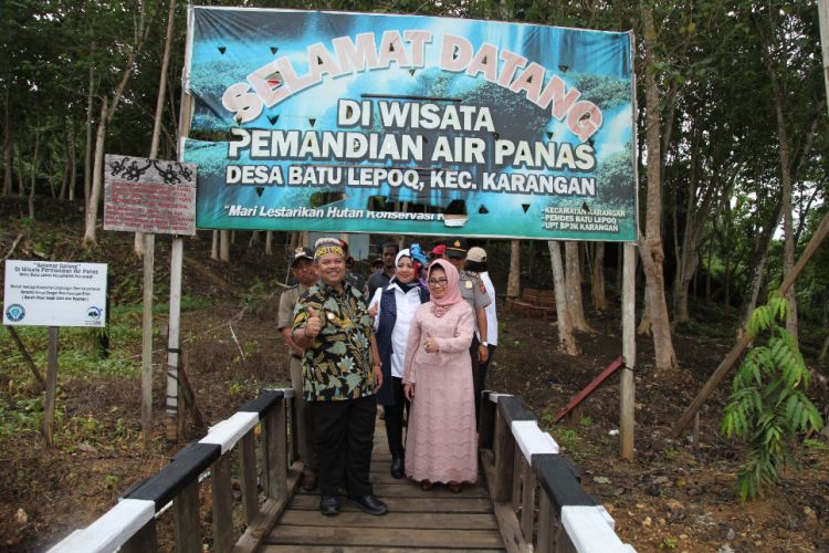 Kutai Timur - Merdeka.com | Pemandian Sumber Air Panas, Jadi Destinasi Wisata Di Kutim