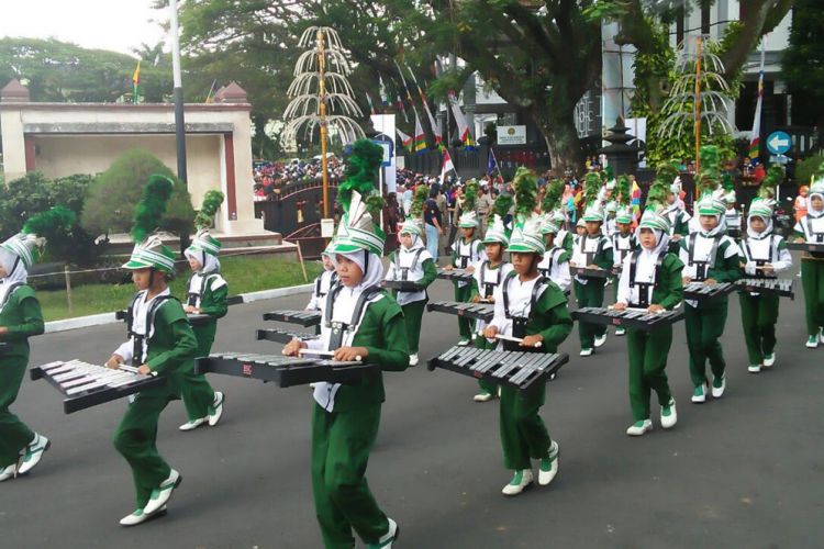 Malang - Merdeka.com | Ratusan Marching Band Bersaing Di KDS Display ...