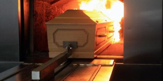 Kremasi Jenazah Bertubuh Gemuk, Tempat Kremasinya Malah Ikut Terbakar