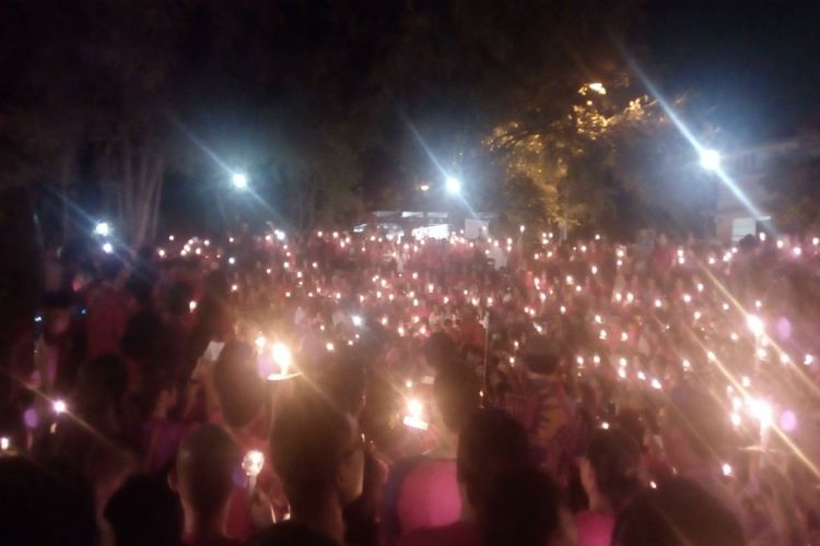 Di Taman KB Semarang sinar seribu lilin untuk Ahok