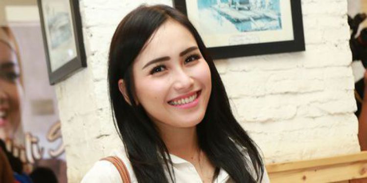 Ramadan 2017 Kapanlagi Com Foto Sederhana Ini Penampilan Ayu Ting Ting Saat Memakai Hijab