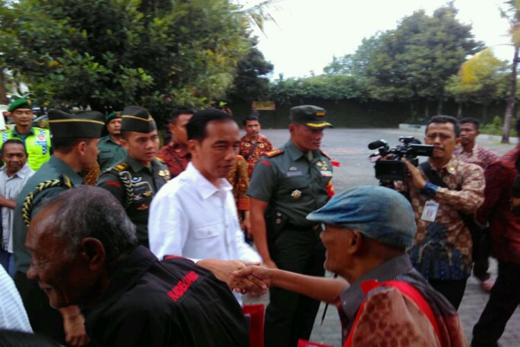 Pulang kampung, Presiden Jokowi bagi sembako