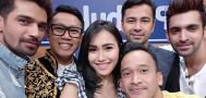 Ayu Ting Ting dikerumuni cowok cakep. Tapi netizen malah komentari ini