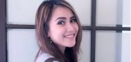 Ayu Ting ting Pose tanpa ekspresi. Netizens: pusing mikirin hutang?