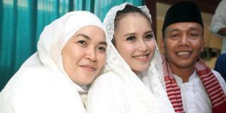 MENCENGANGKAN! Segini harga endorse ayah dan ibu Ayu Ting Ting, mahal seperti artis