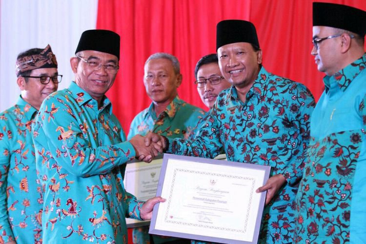 Sukses tekan angka buta aksara, Pemkab Pasuruan raih Anugerah Aksara Madya