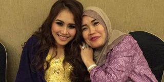 Umi Kalsum Tega Sebut Ayu Ting Ting Dengan Julukan ini, Netter: Gak Bisa Jaga Lisan!