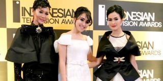 Inul Daratista Jaga Jarak Dengan Ayu Ting Ting, Netizen: Bau Amis!