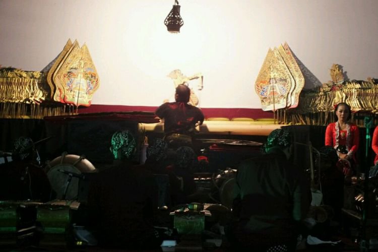 Jawa Tengah - Merdeka.com  Pentas wayang kulit Polres 