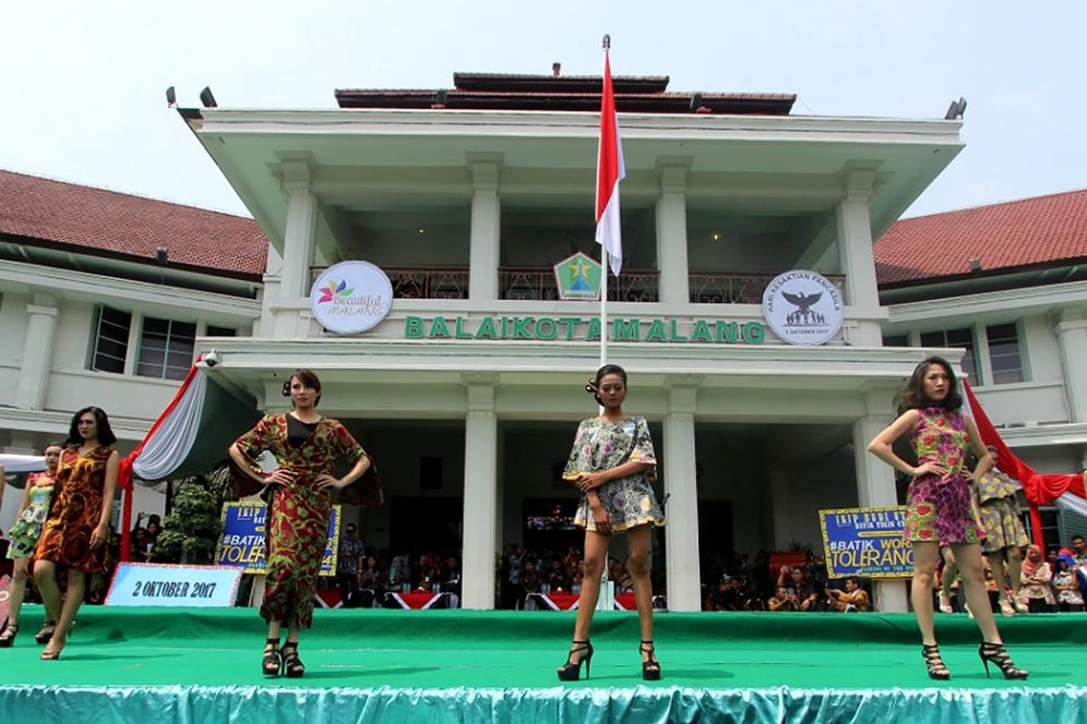 Malang Merdeka com Fashion on the street batik  