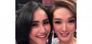 Ayu Pakai Dress Ini Saat Foto,Netizen Malah Fokus ke Penampilan Zaskia Gotik