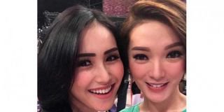 Ayu Pakai Dress Ini Saat Foto,Netizen Malah Fokus ke Penampilan Zaskia Gotik