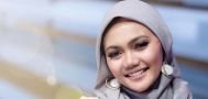 Heboh! Beredar postingan netizen, Rina Nose telah pindah keyakinan, benarkah?