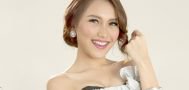 Posisi duduk Ayu Ting Ting dihujat netter: Mau pamer CD mungkin