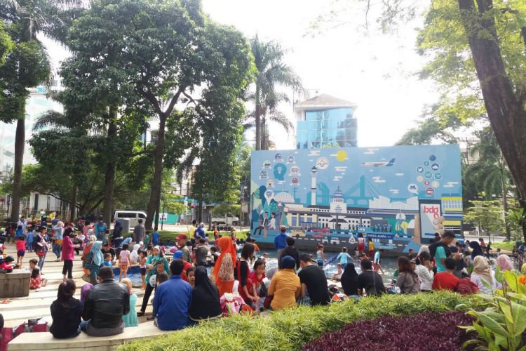 Bandung Merdekacom Libur Natal Jalan Raya Di Bandung