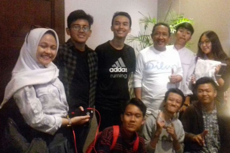 Bandung - Merdeka.com  Keseruan para pelajar di Bandung 