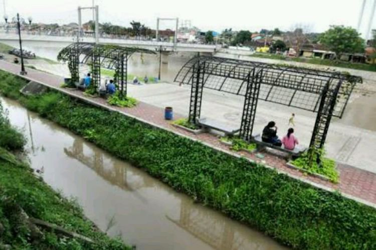 Semarang  Merdeka.com  Banjir Kanal Barat, dari kumuh kini jadi