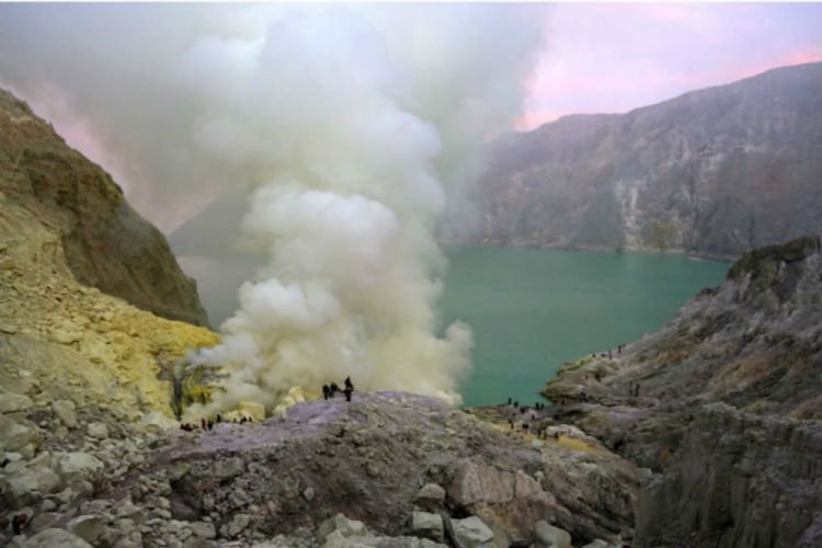 Banyuwangi Merdeka Com Kawah Ijen Kembali Dibuka Untuk