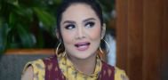 Krisdayanti Umrah, Malah dihujat netizen karena dandanan menor