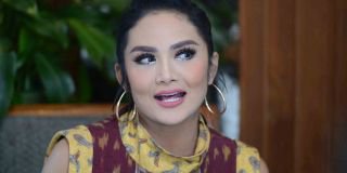 Krisdayanti Umrah, Malah dihujat netizen karena dandanan menor